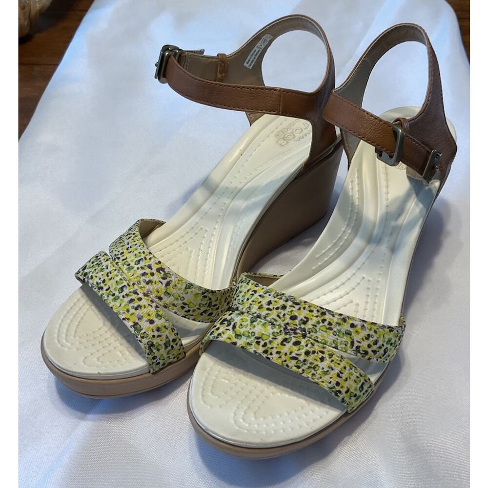 Crocs Leigh ankle strap Women's wedge Sandals Size 9